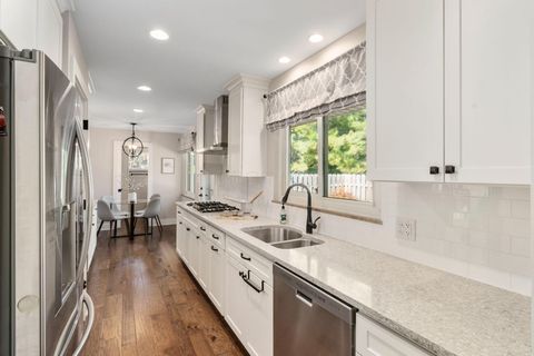 Tiny photo for 2162 Oakmount Road, Columbus, OH 43221 (MLS # 225039363)