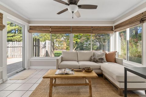 Tiny photo for 2162 Oakmount Road, Columbus, OH 43221 (MLS # 225039363)