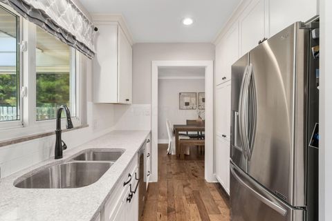 Tiny photo for 2162 Oakmount Road, Columbus, OH 43221 (MLS # 225039363)