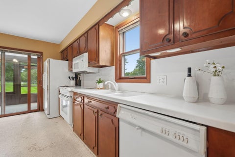 Tiny photo for 898 Plum Ridge, Columbus, OH 43213 (MLS # 226033978)