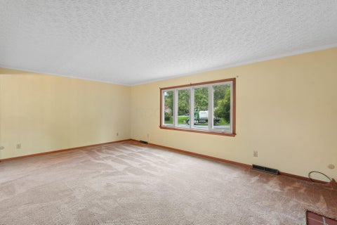 Tiny photo for 898 Plum Ridge, Columbus, OH 43213 (MLS # 226033978)