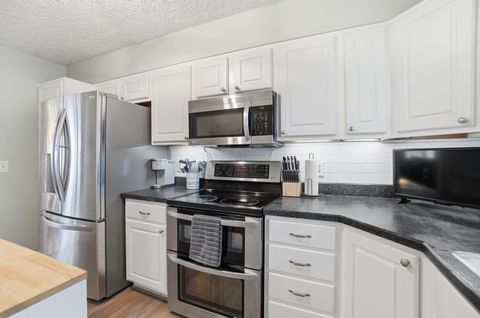 Tiny photo for 60 Savern Place, Columbus, OH 43230 (MLS # 226013028)