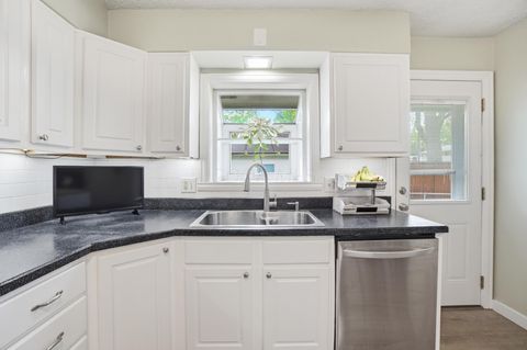 Tiny photo for 60 Savern Place, Columbus, OH 43230 (MLS # 226013028)