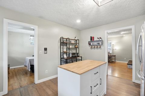 Tiny photo for 60 Savern Place, Columbus, OH 43230 (MLS # 226013028)