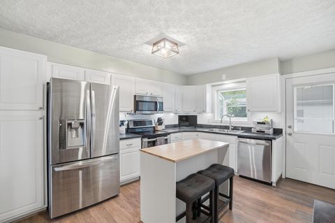 Tiny photo for 60 Savern Place, Columbus, OH 43230 (MLS # 226013028)