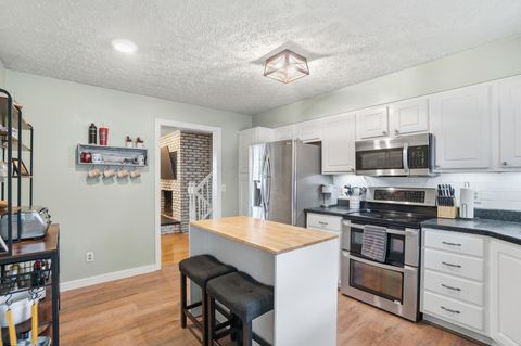 Tiny photo for 60 Savern Place, Columbus, OH 43230 (MLS # 226013028)