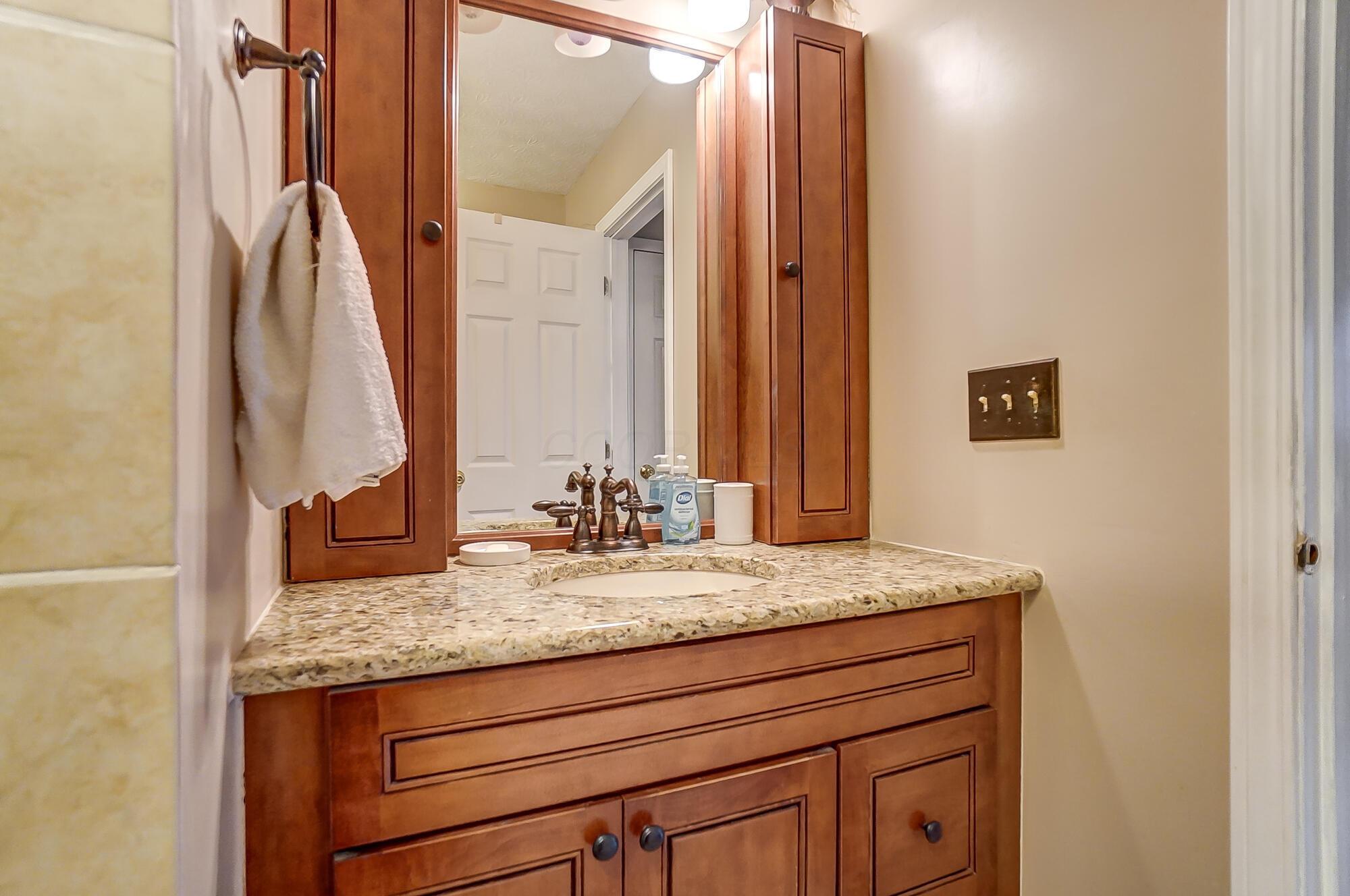 2300 Hartsdale Drive, Powell, Ohio image 32