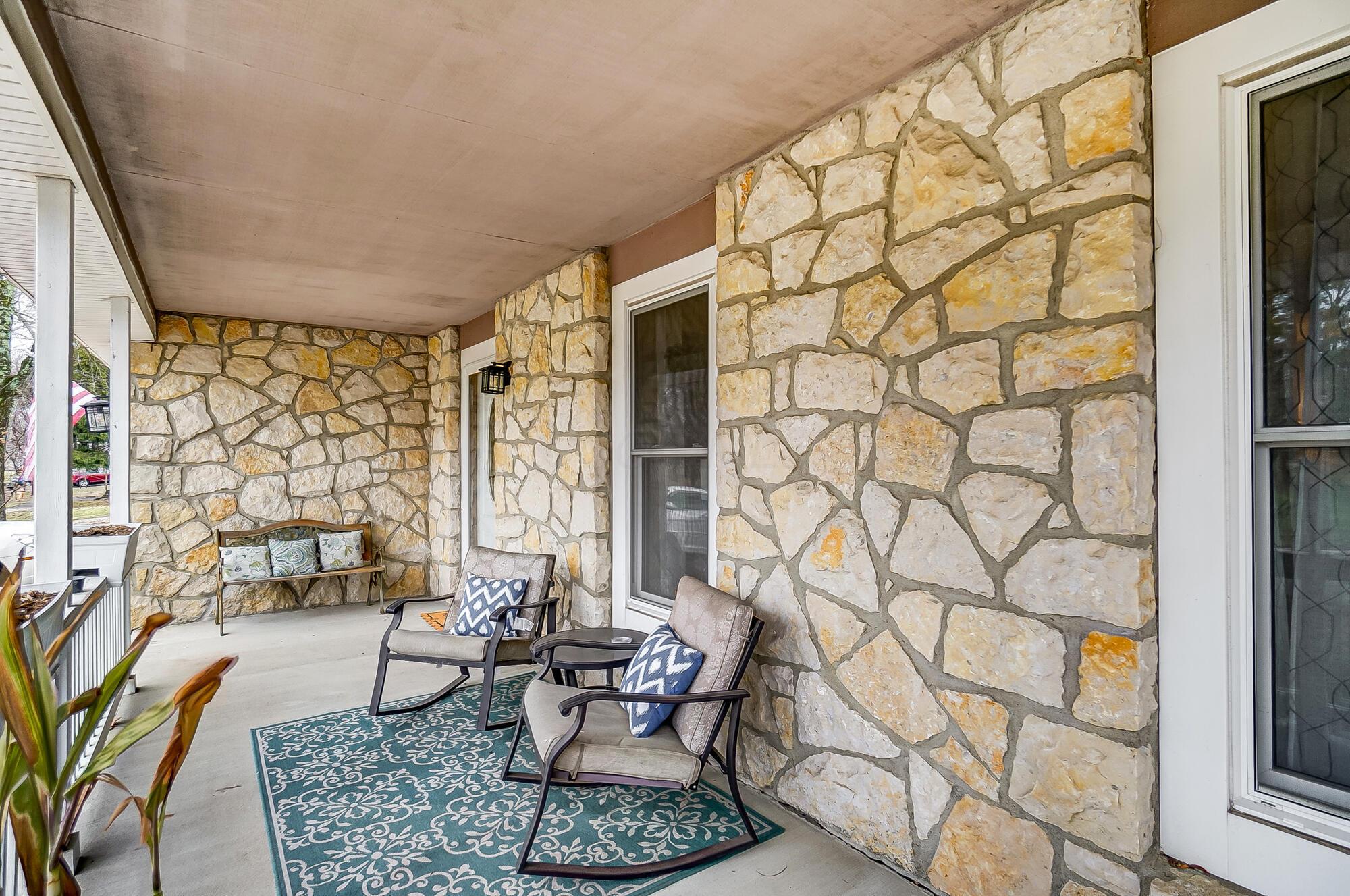 2300 Hartsdale Drive, Powell, Ohio image 3