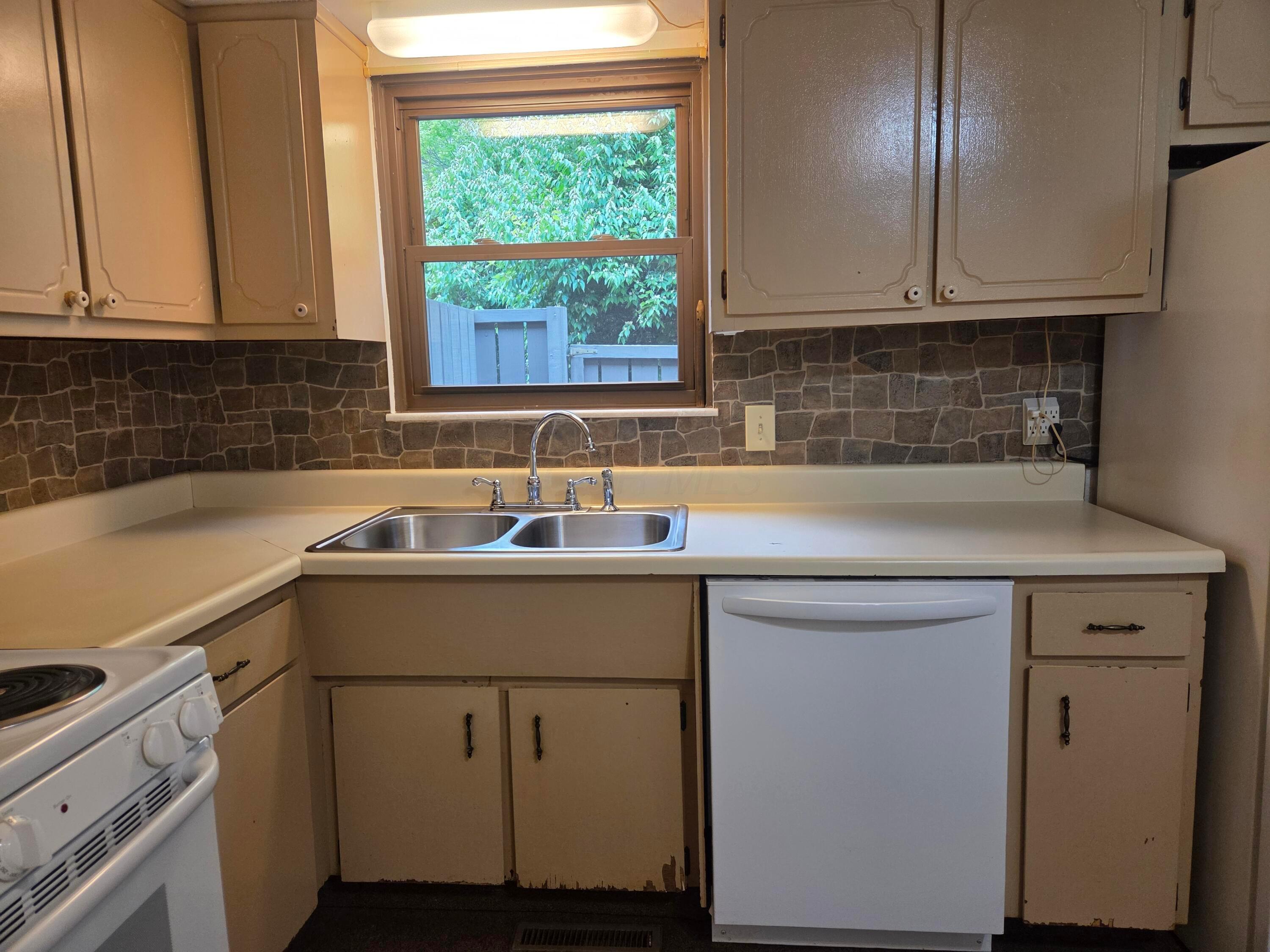 5842 Hallridge Circle #B, Columbus, Ohio image 10