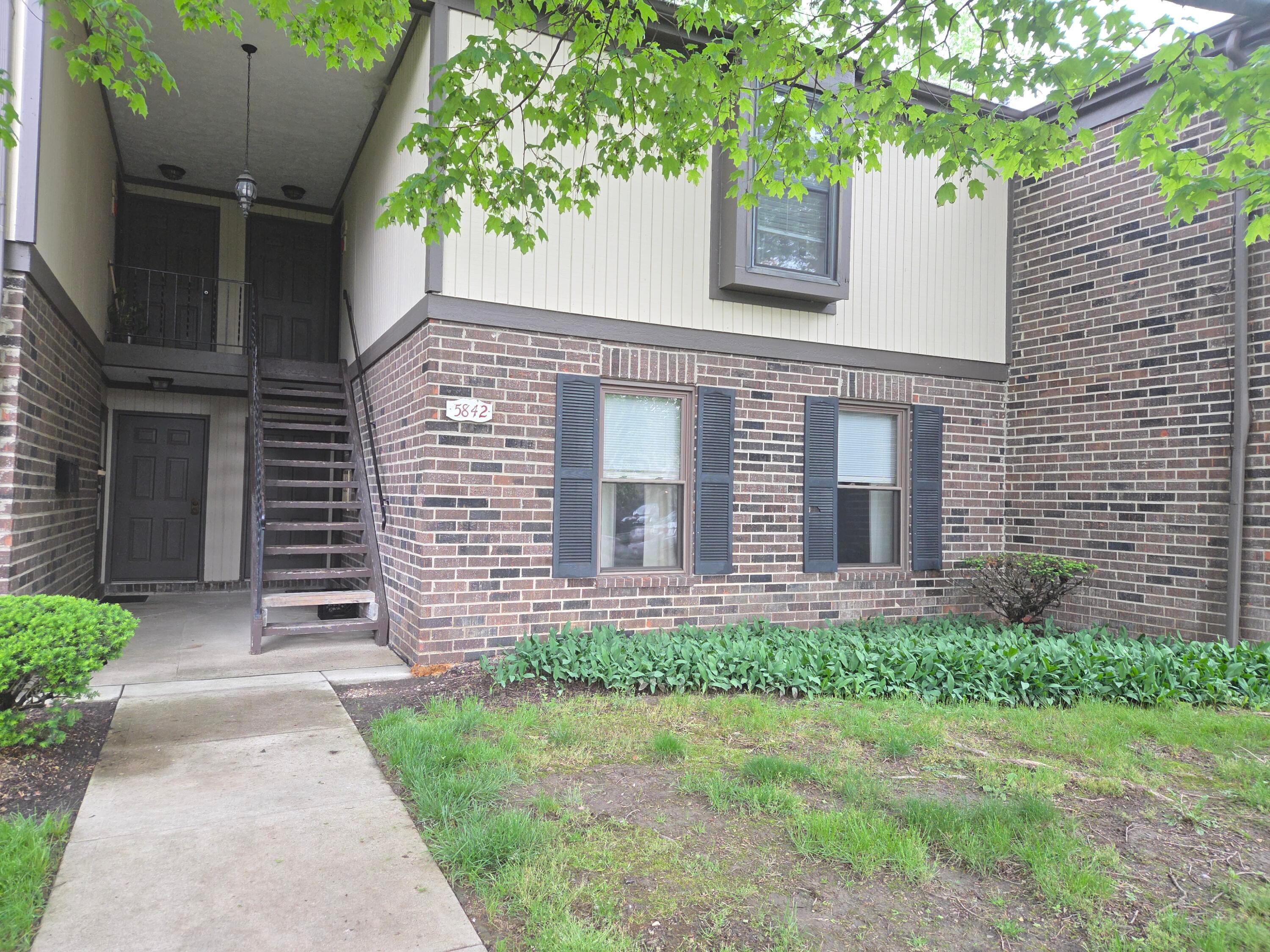 5842 Hallridge Circle #B, Columbus, Ohio image 1