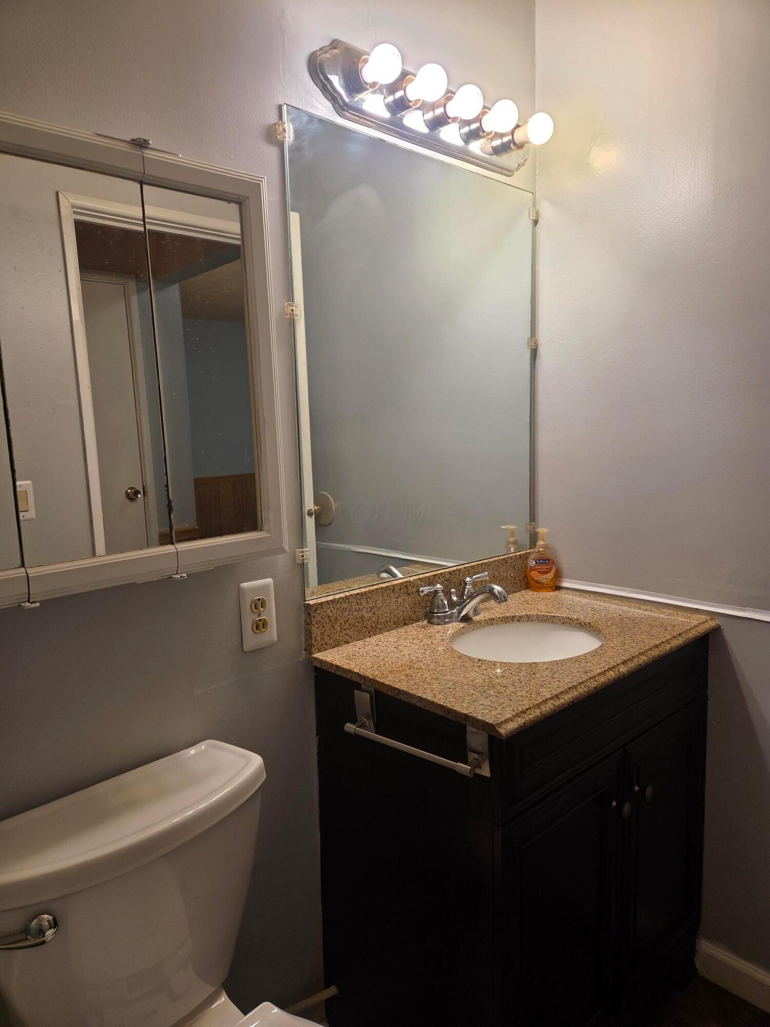 5842 Hallridge Circle #B, Columbus, Ohio image 16