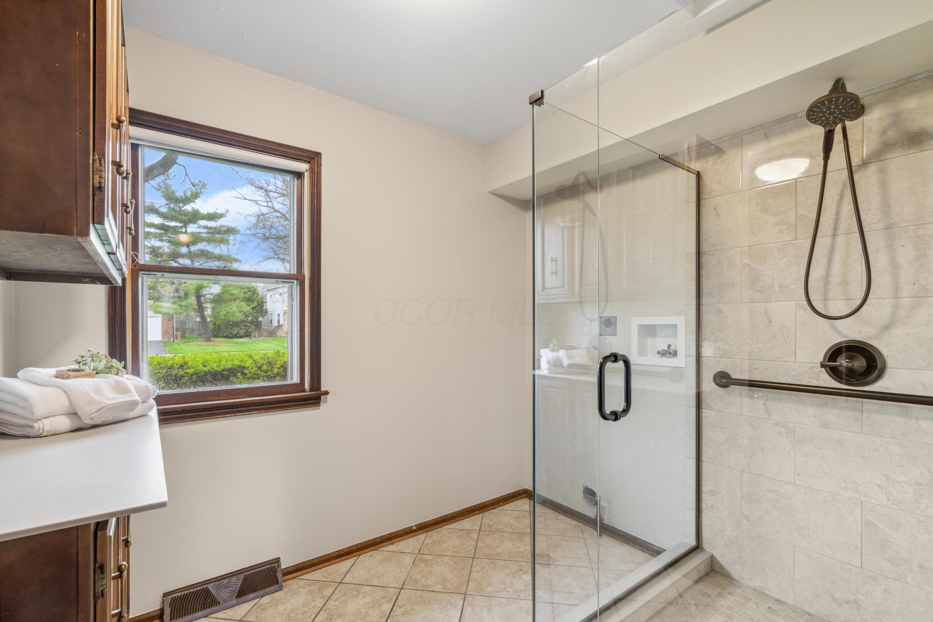 1541 Bridgeton Drive, Columbus, Ohio image 27