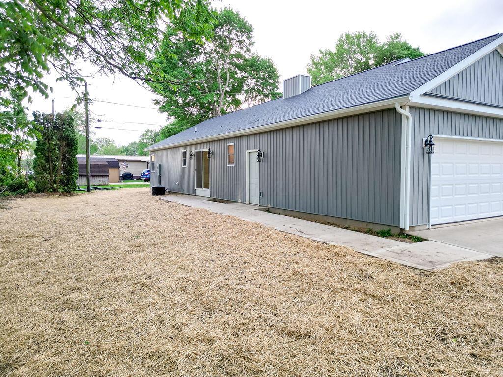 228 E Walnut Street, Danville, Ohio image 46