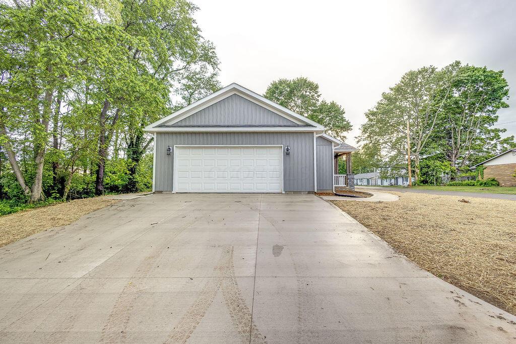 228 E Walnut Street, Danville, Ohio image 33