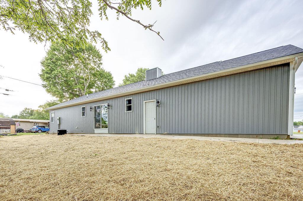 228 E Walnut Street, Danville, Ohio image 37