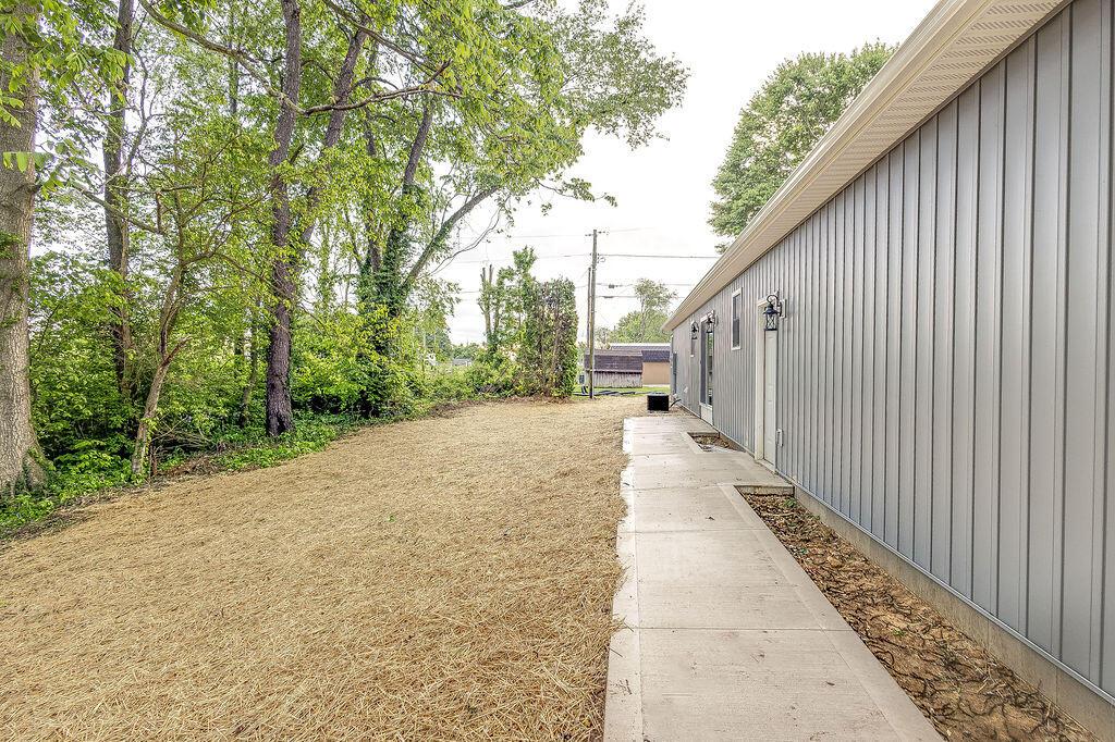 228 E Walnut Street, Danville, Ohio image 36