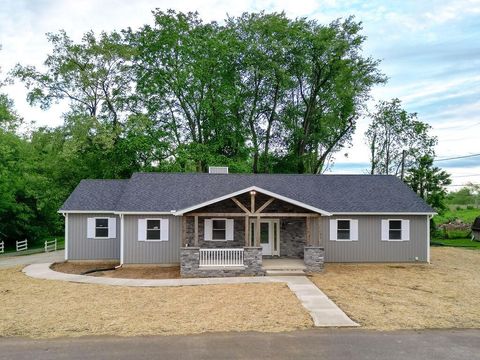 228 E Walnut Street Danville OH 43014