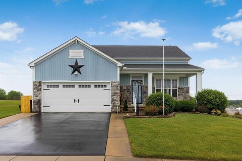 Photo of 2213 Rolling Hills Street, Lancaster, OH 43130 (MLS # 225042821)