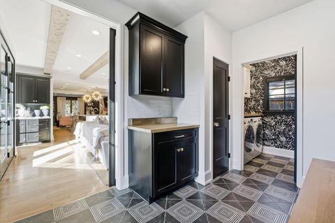 Tiny photo for 2648 Chester Road, Upper Arlington, OH 43221 (MLS # 225040562)