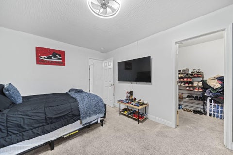 Tiny photo for 556 Kasons Way, Columbus, OH 43230 (MLS # 226036240)