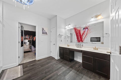 Tiny photo for 556 Kasons Way, Columbus, OH 43230 (MLS # 226036240)