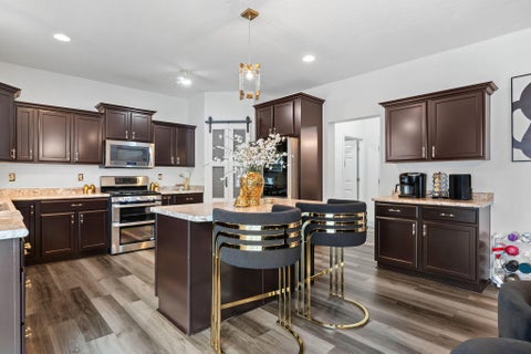 Tiny photo for 556 Kasons Way, Columbus, OH 43230 (MLS # 226036240)