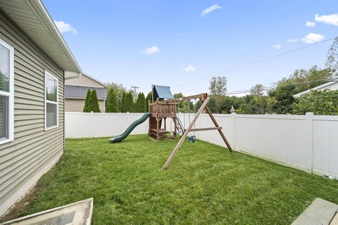 Tiny photo for 556 Kasons Way, Columbus, OH 43230 (MLS # 226036240)