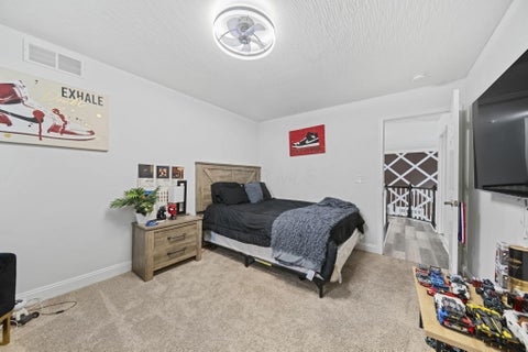 Tiny photo for 556 Kasons Way, Columbus, OH 43230 (MLS # 226036240)