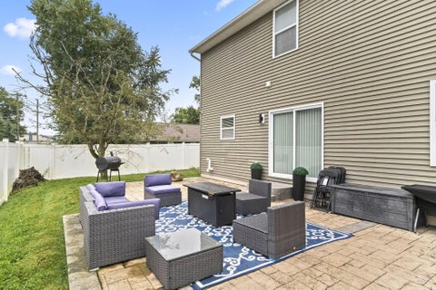 Tiny photo for 556 Kasons Way, Columbus, OH 43230 (MLS # 226036240)