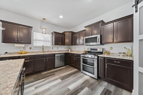 Tiny photo for 556 Kasons Way, Columbus, OH 43230 (MLS # 226036240)