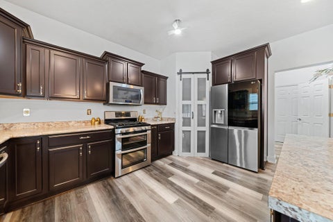 Tiny photo for 556 Kasons Way, Columbus, OH 43230 (MLS # 226036240)