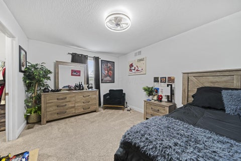 Tiny photo for 556 Kasons Way, Columbus, OH 43230 (MLS # 226036240)