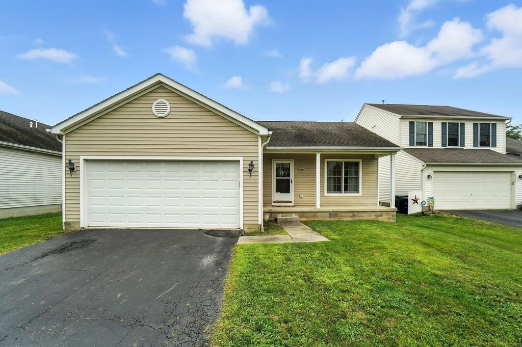 Photo of 2121 Staghorn Way, Grove City, OH 43123 (MLS # 226019823)