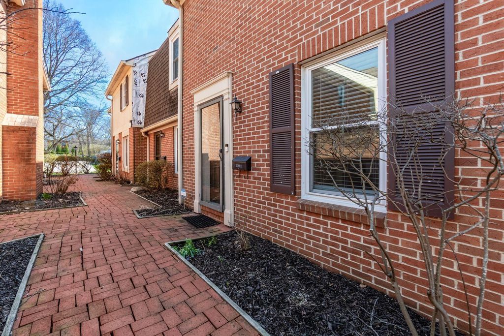 Photo of 5733 N High Street, Worthington, OH 43085 (MLS # 226010722)
