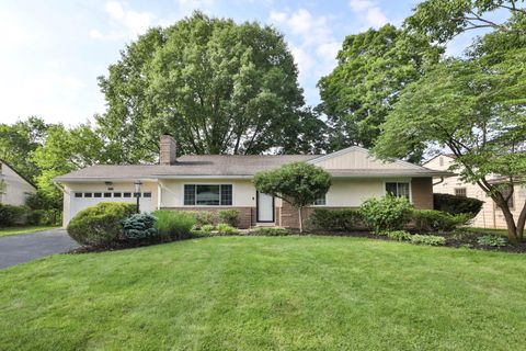 Photo of 689 Beautyview Court, Columbus, OH 43214 (MLS # 226019256)