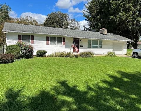 Photo of 18 Swainford Drive, Heath, OH 43056 (MLS # 226005185)