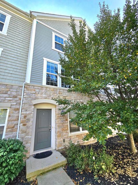 Photo of 5927 Winberry Creek Drive, Dublin, OH 43016 (MLS # 225035558)