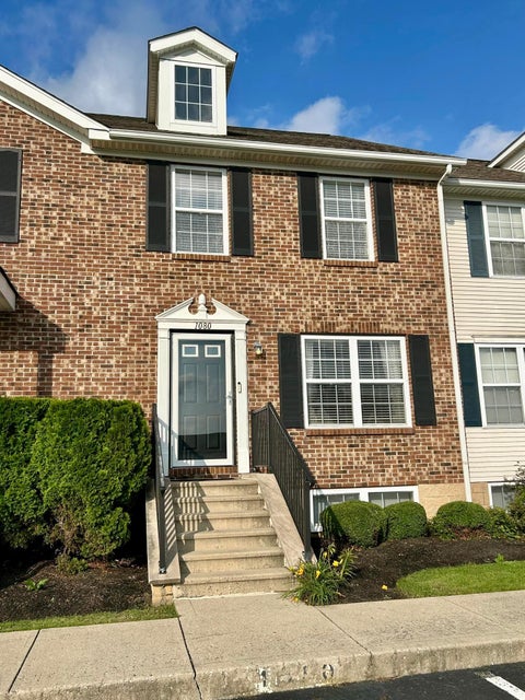 Photo of 1080 Shady Lake Drive, Columbus, OH 43228 (MLS # 226031579)