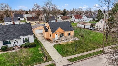 Photo of 1033 E 22nd Avenue, Columbus, OH 43211 (MLS # 226008103)