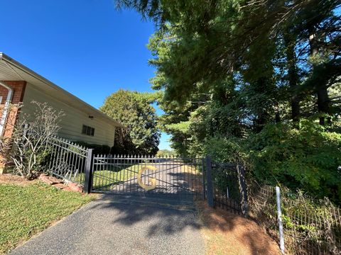 Tiny photo for 1605 Jackson Road, Zanesville, OH 43701 (MLS # 225037773)