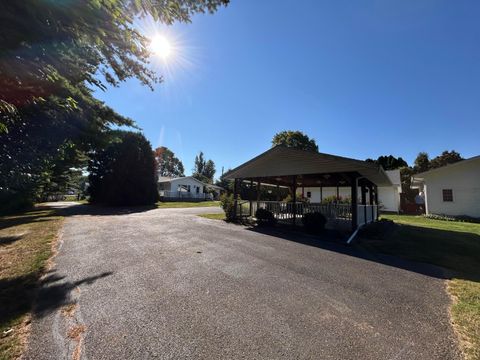 Tiny photo for 1605 Jackson Road, Zanesville, OH 43701 (MLS # 225037773)