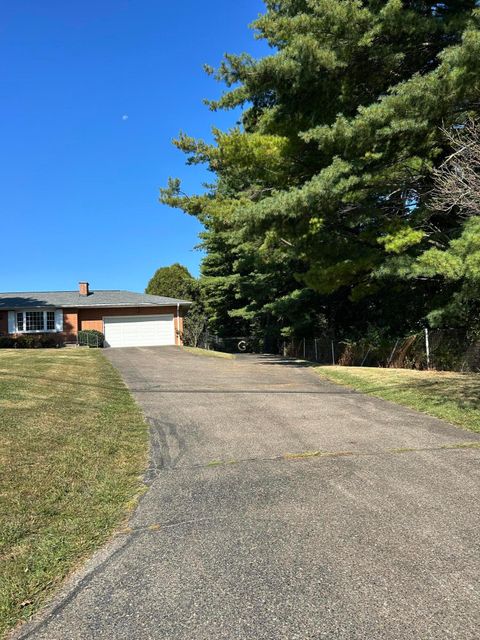 Tiny photo for 1605 Jackson Road, Zanesville, OH 43701 (MLS # 225037773)