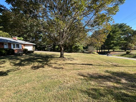 Tiny photo for 1605 Jackson Road, Zanesville, OH 43701 (MLS # 225037773)