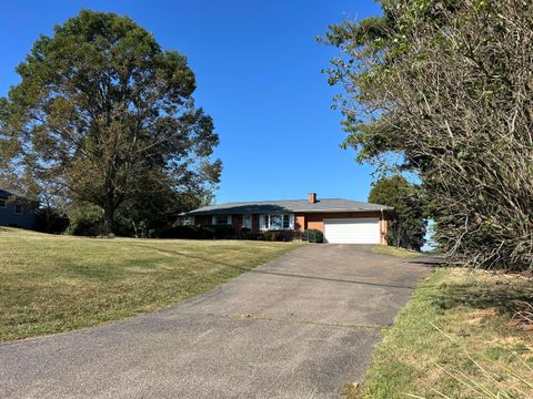 Tiny photo for 1605 Jackson Road, Zanesville, OH 43701 (MLS # 225037773)
