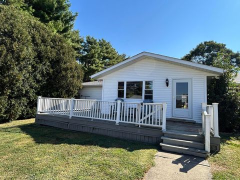 Tiny photo for 1605 Jackson Road, Zanesville, OH 43701 (MLS # 225037773)
