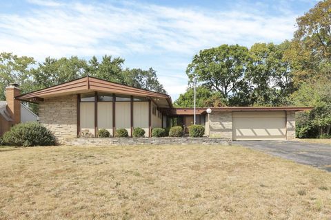 Photo of 970 Poling Drive, Columbus, OH 43224 (MLS # 225035581) Photo of 970 Poling Drive, Columbus, OH 43224 (MLS # 225035581)