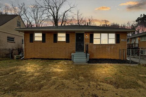 Photo of 2299 Holt Avenue, Columbus, OH 43219 (MLS # 226006653)