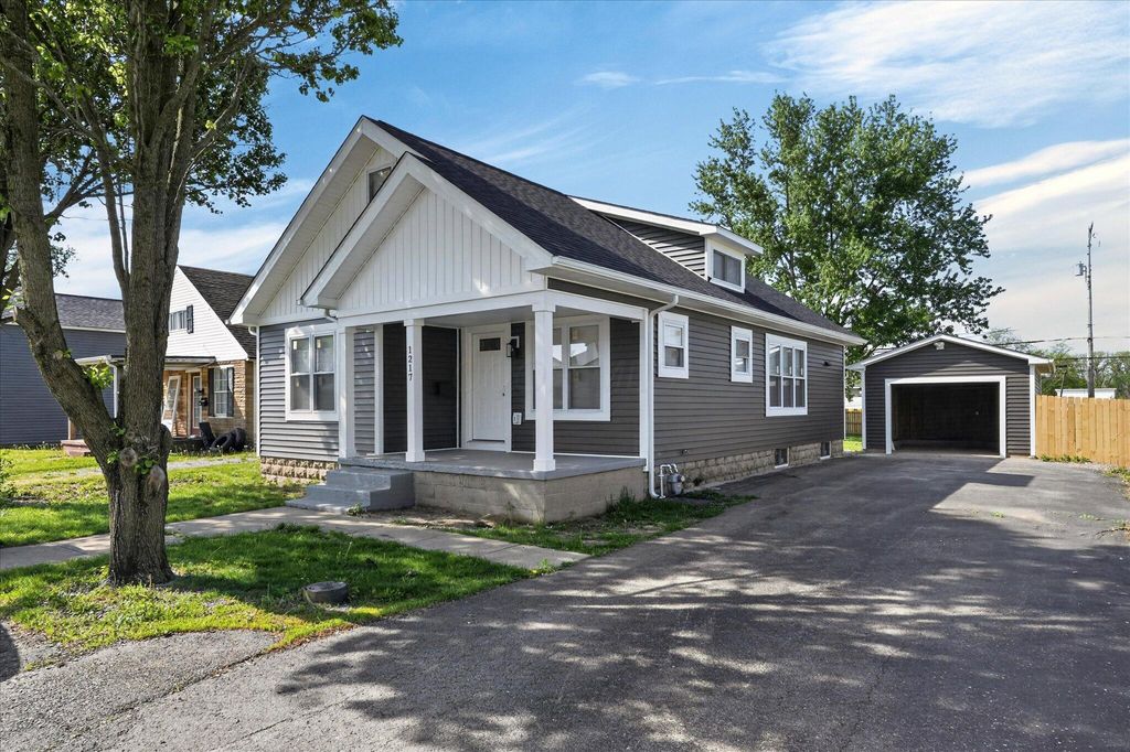 Photo of 1217 Grace Street, Washington Court House, OH 43160 (MLS # 226013823)
