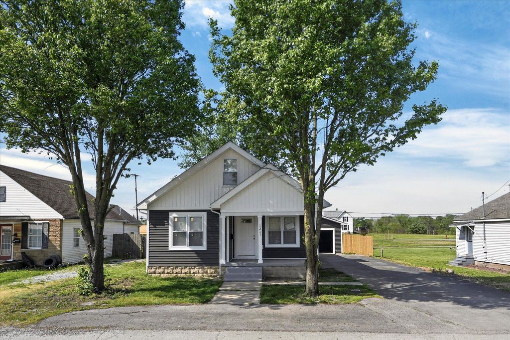 Photo of 1217 Grace Street, Washington Court House, OH 43160 (MLS # 226013823)