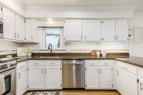 Tiny photo for 1015 Highland Street, Columbus, OH 43201 (MLS # 226003262)